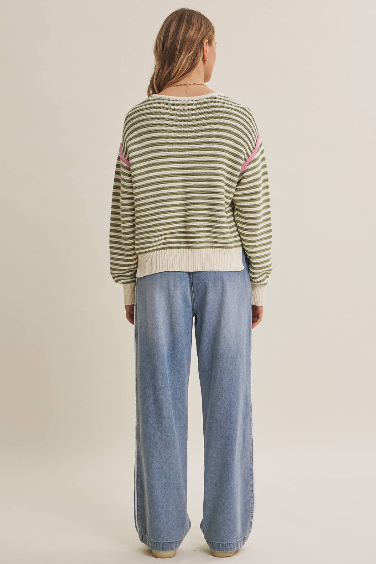 CRISP AIR COTTON SWEATER TOP WITH MODERN POP OF CONTRAST