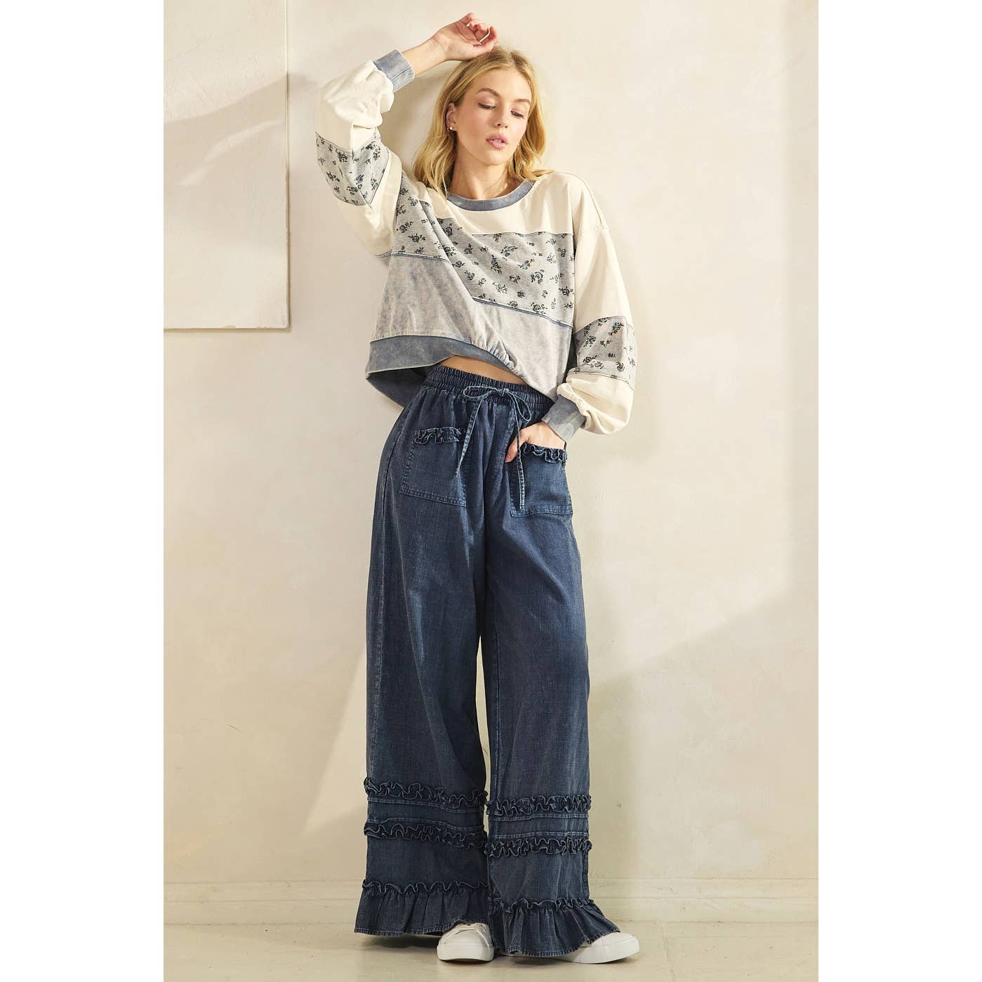 RUFFLE TRIM POCKET MINERAL WASH WIDE LEG PANTS: NEW BLUEBERRY