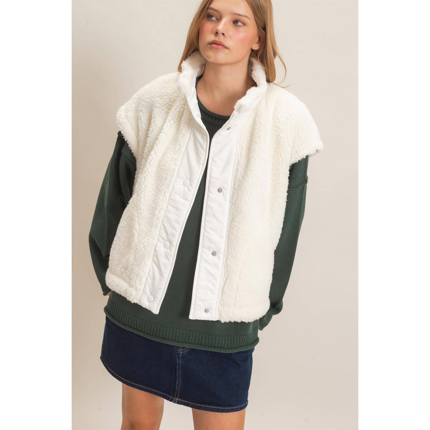 Sherpa Vest With Snap Closure: WHITE