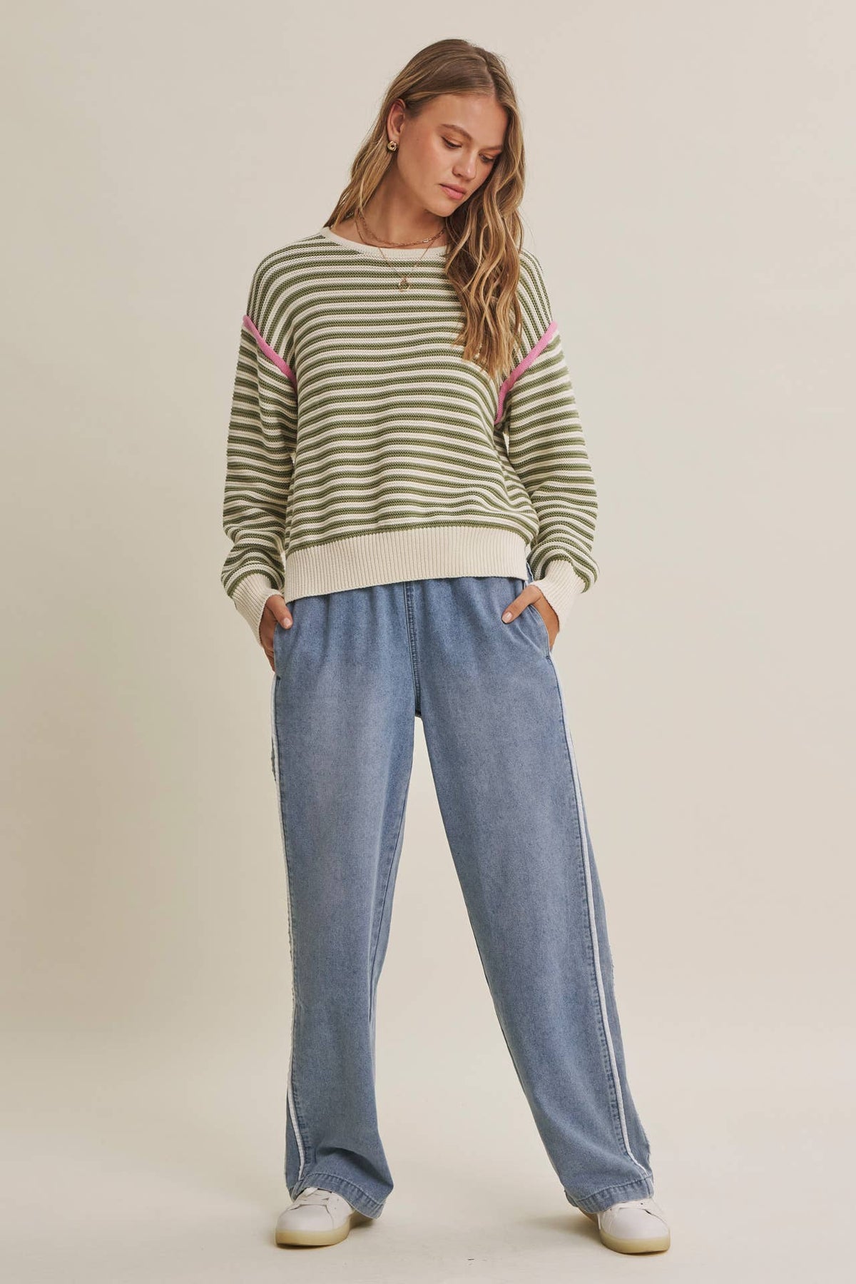 CRISP AIR COTTON SWEATER TOP WITH MODERN POP OF CONTRAST