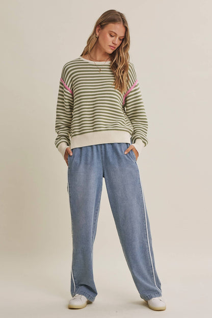 CRISP AIR COTTON SWEATER TOP WITH MODERN POP OF CONTRAST