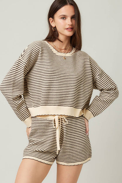 Lightweight Textured Knit Top: NATURAL/BROWN