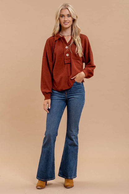 COLLARED RAW EDGE KNIT TOP: BRICK
