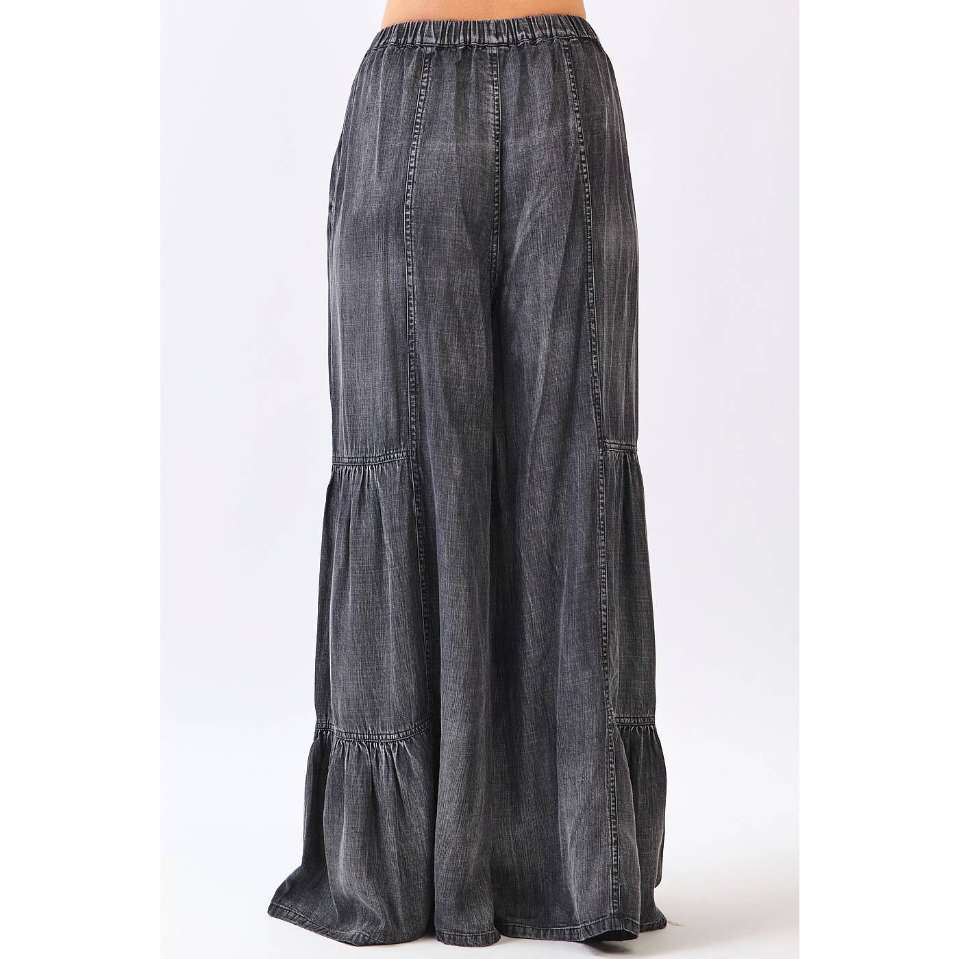 WASHED CHAMBRAY TIERED WIDE LEG BUTTON FRONT PANTS: BLACK