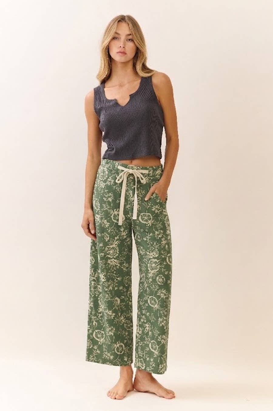 Floral Printed Cropped Straight-leg