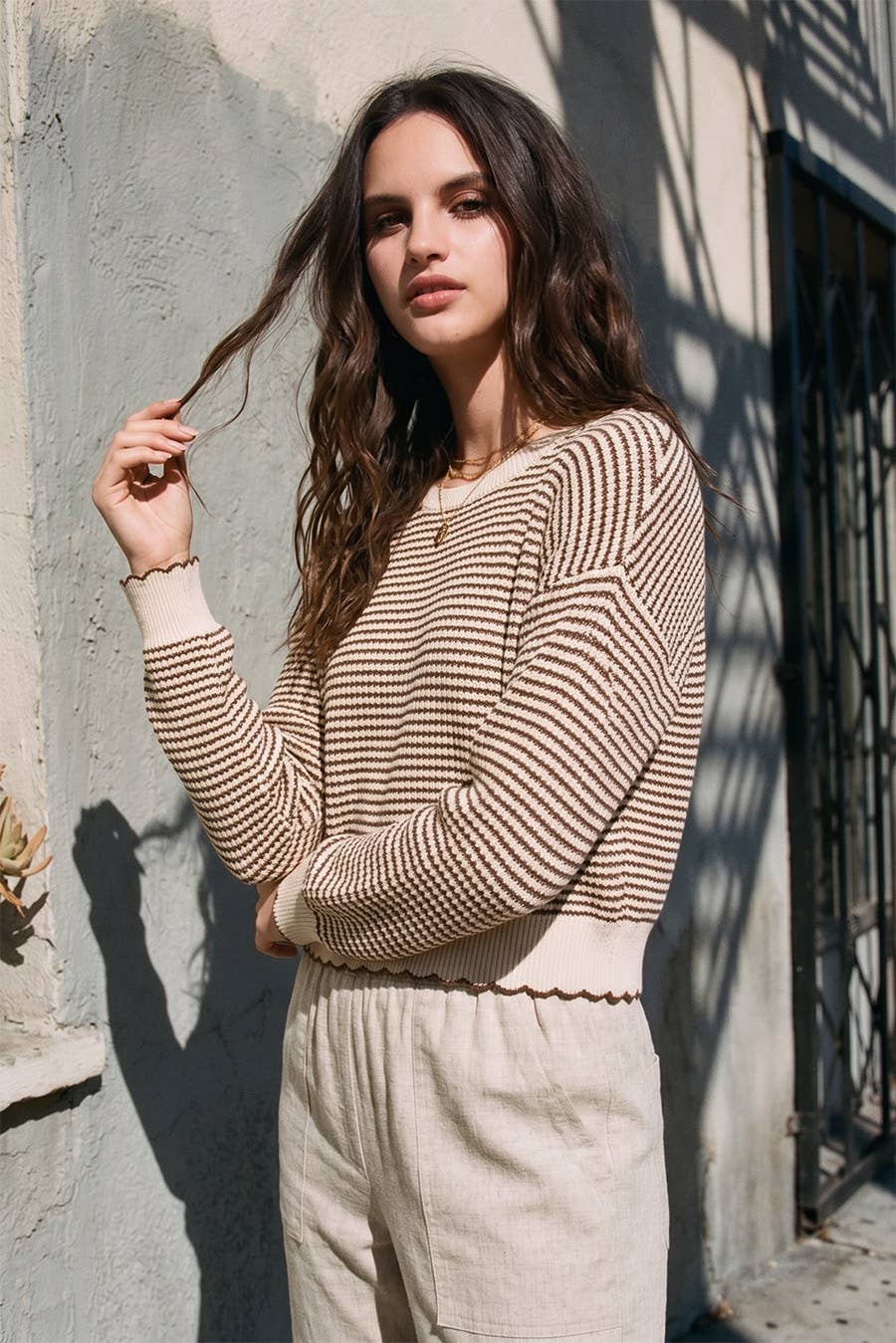 Lightweight Textured Knit Top: NATURAL/BROWN