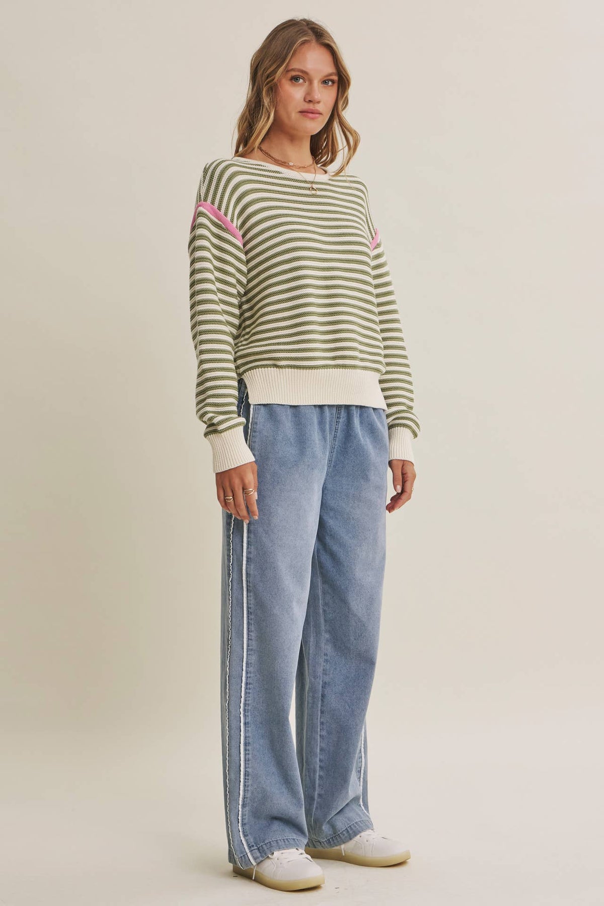 CRISP AIR COTTON SWEATER TOP WITH MODERN POP OF CONTRAST