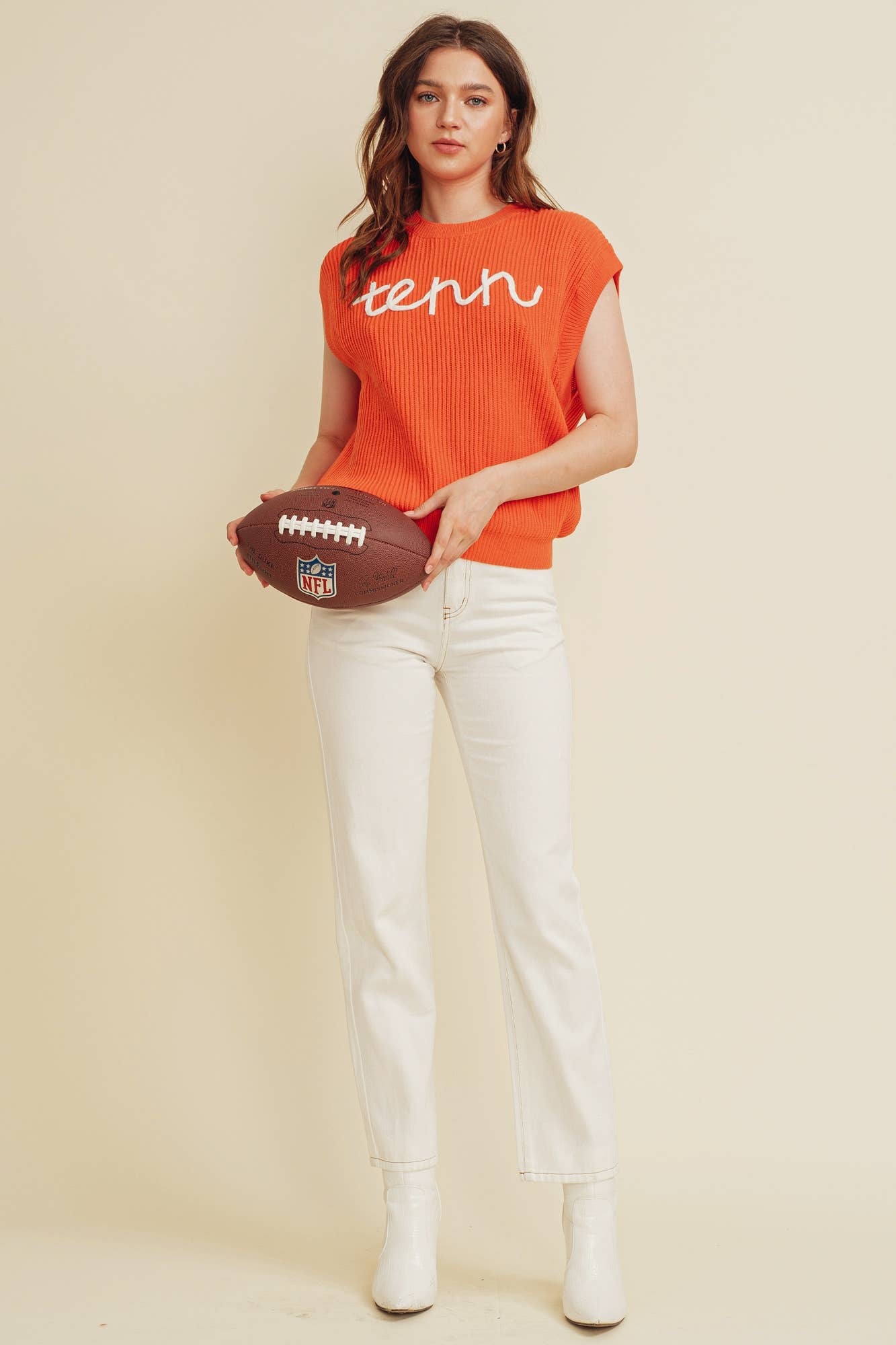 'TENN" EMBROIDERED SLEEVELESS SWEATER TOP