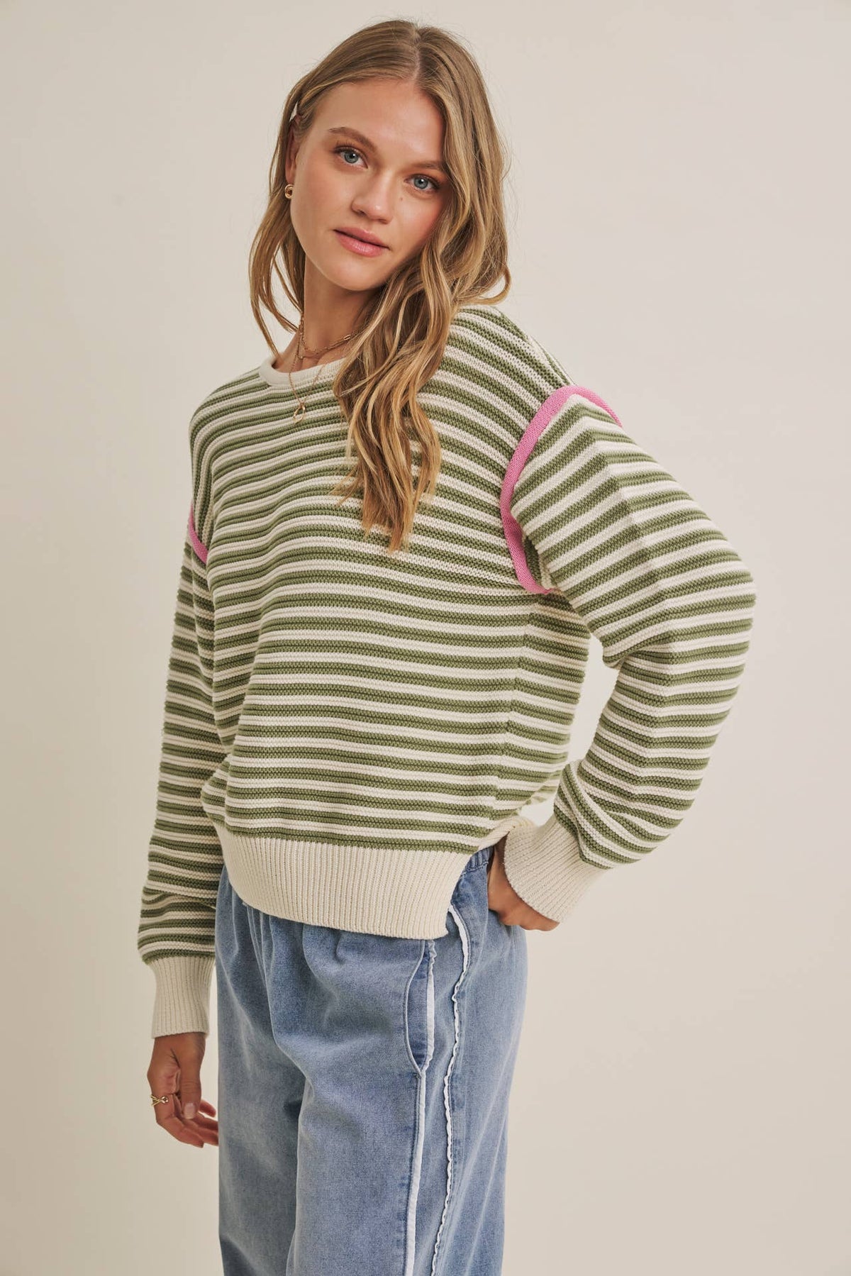 CRISP AIR COTTON SWEATER TOP WITH MODERN POP OF CONTRAST