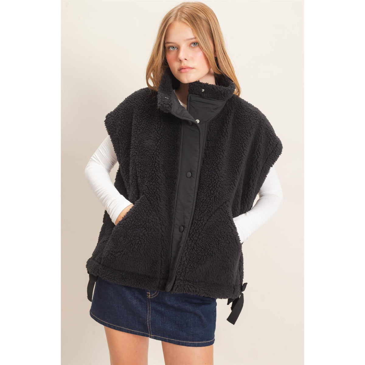 Sherpa Vest With Snap Closure: Black