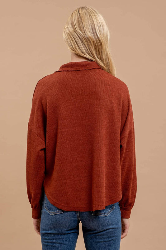 COLLARED RAW EDGE KNIT TOP: BRICK