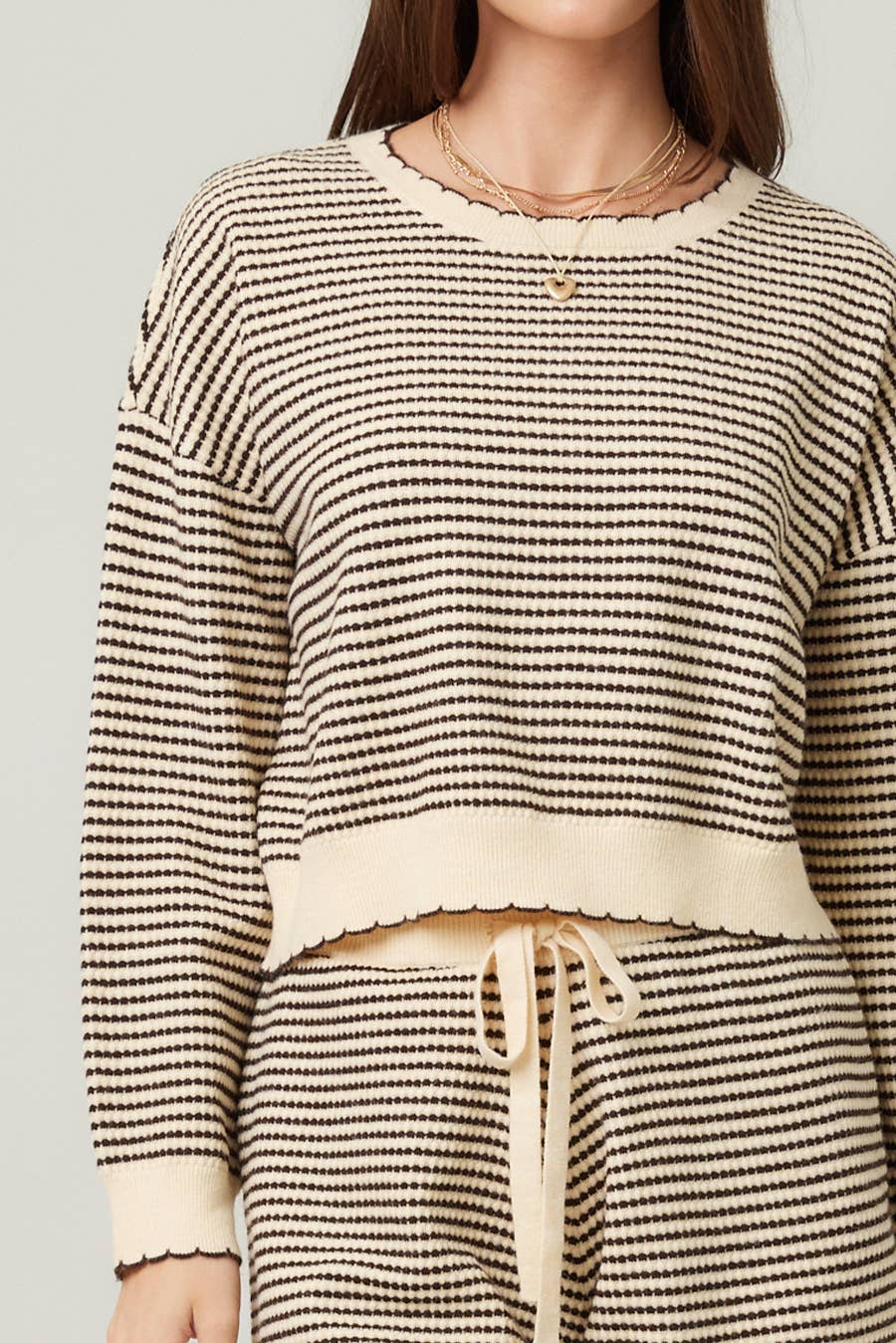 Lightweight Textured Knit Top: NATURAL/BROWN