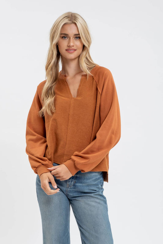 EXPOSED SEAM RELAXED LONG SLEEVE KNIT TOP
