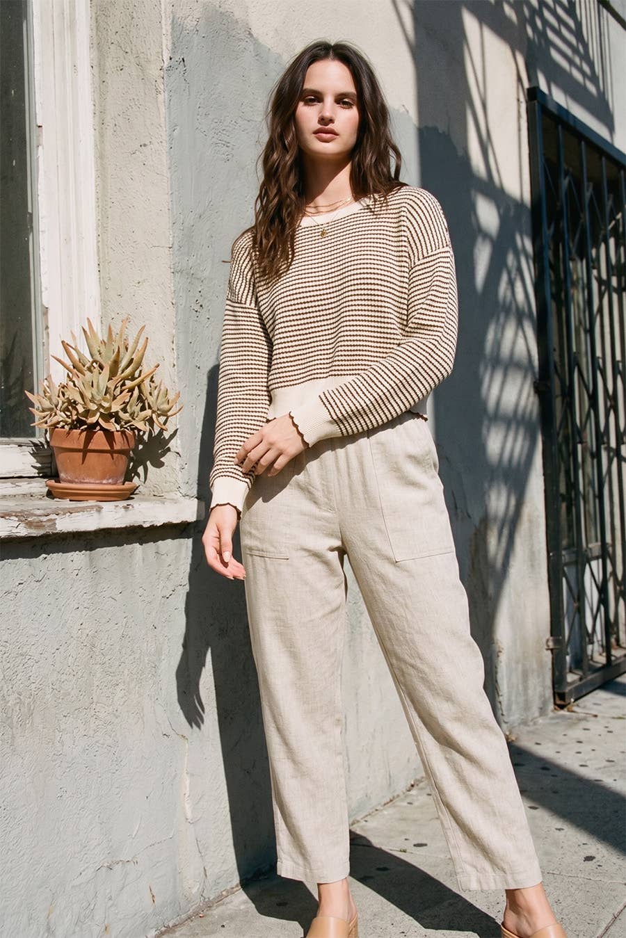 Lightweight Textured Knit Top: NATURAL/BROWN