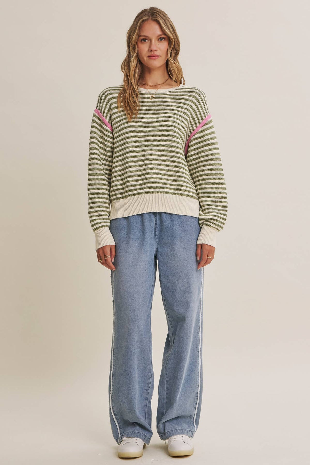 CRISP AIR COTTON SWEATER TOP WITH MODERN POP OF CONTRAST