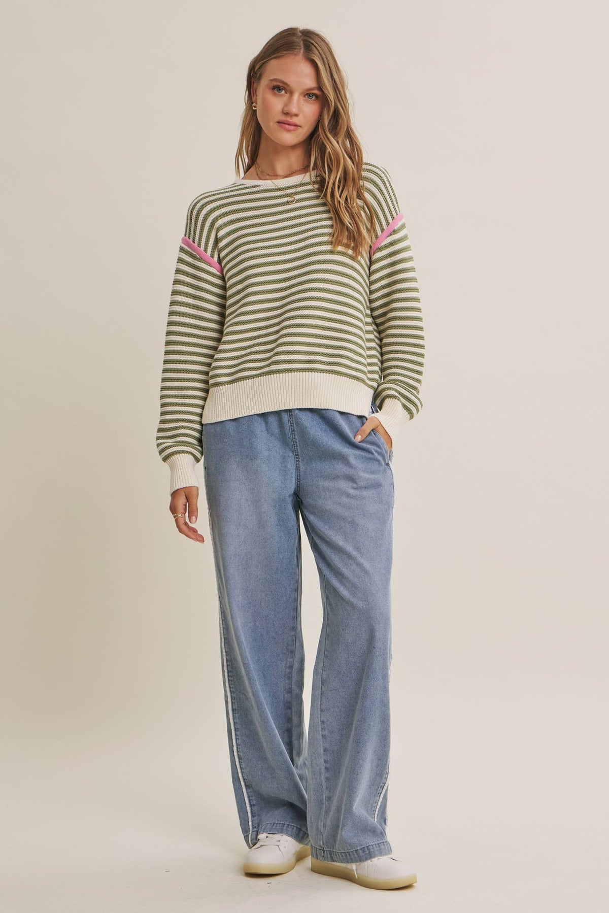 CRISP AIR COTTON SWEATER TOP WITH MODERN POP OF CONTRAST