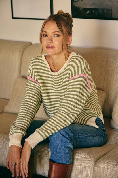 CRISP AIR COTTON SWEATER TOP WITH MODERN POP OF CONTRAST